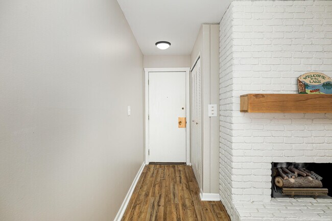 Building Photo - 893 Cliffs Dr