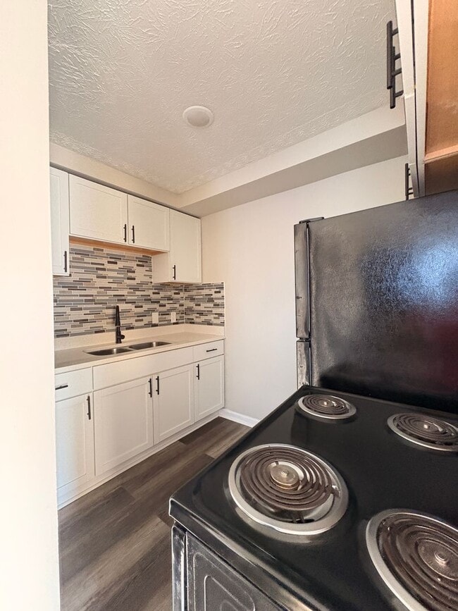 Building Photo - Live in Style without Breaking the Bank at Magnolias Living Apartments Washer & dryer in-unit