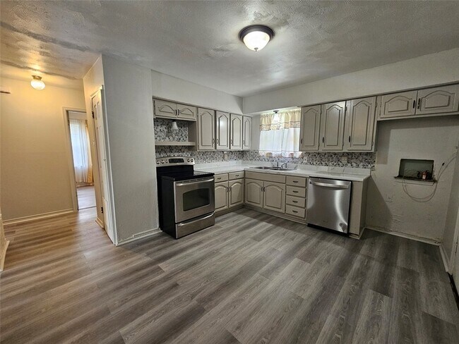 Building Photo - 119 Palm Oak Dr