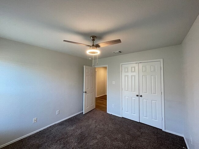 Building Photo - 301 Saddleback Trl