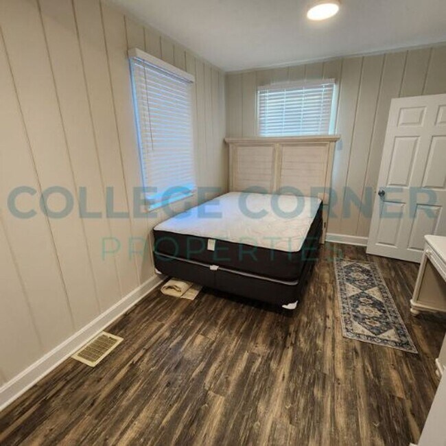 Building Photo - 1231 Brookwood Dr