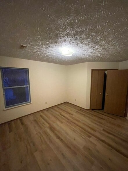 3rd bedroom - 592 Hilltop Ter