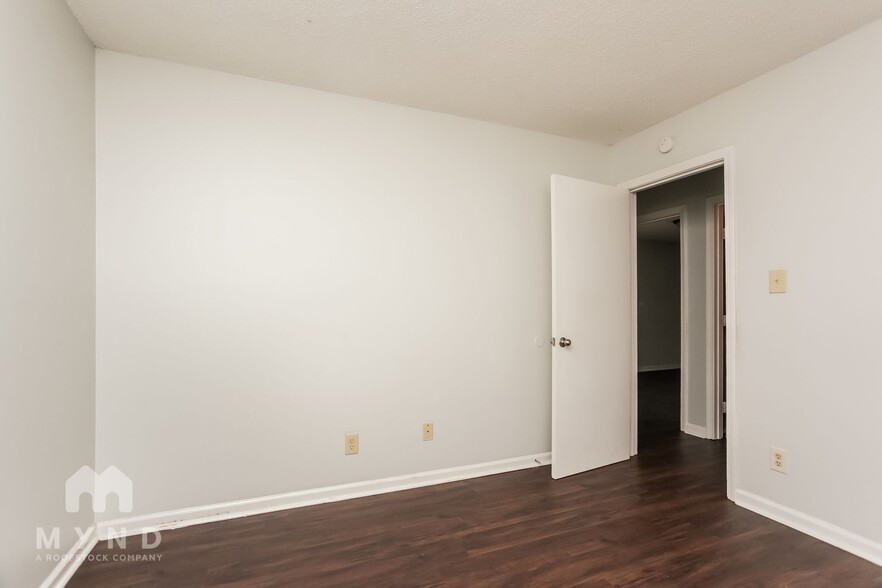 Building Photo - 2274 Ashland Dr