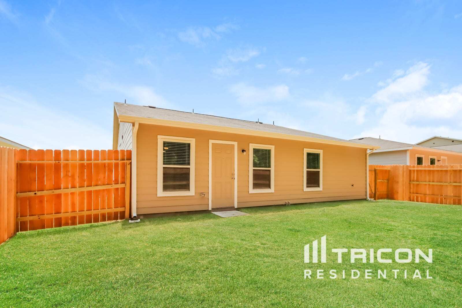Building Photo - 15811 Del Norte Dr