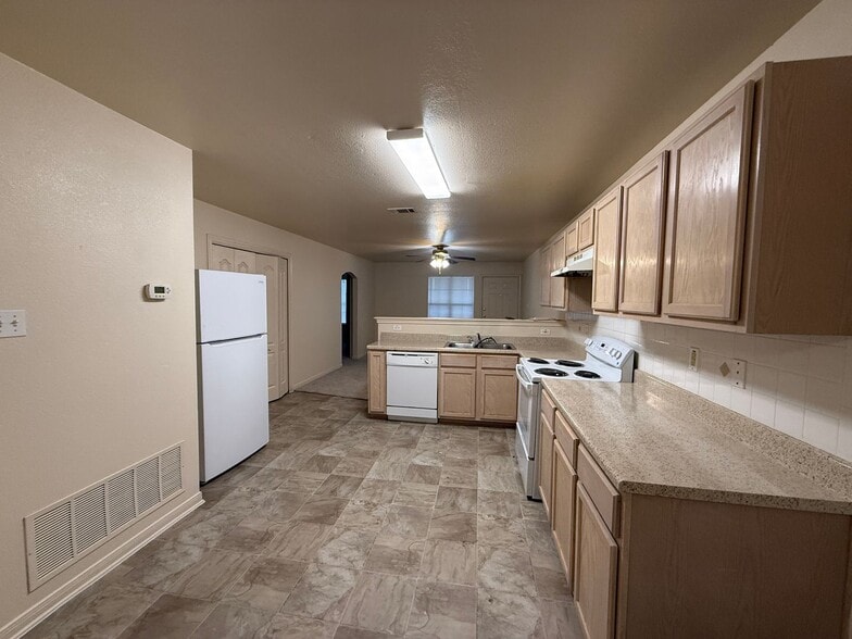 Building Photo - 406 Brittney Way