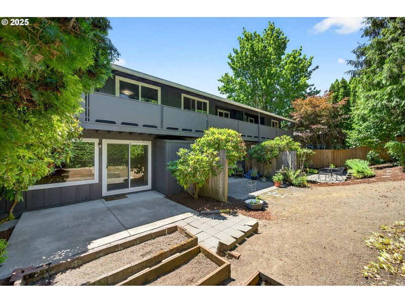 Building Photo - 1411 SW Dewitt St