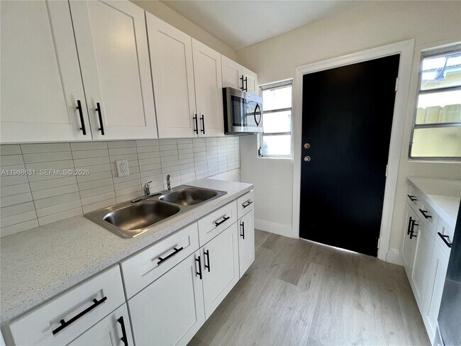 Building Photo - 3102 SW 10th St