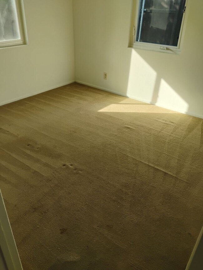 Building Photo - 18924-18934 Gault Street