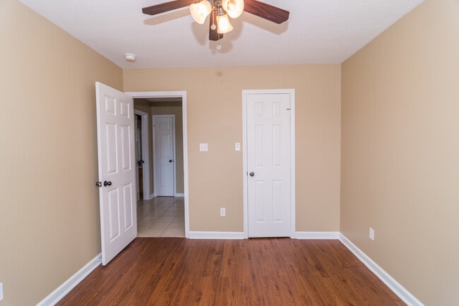 Building Photo - 3 Bedroom, 2 Bath Home in Valley View with...