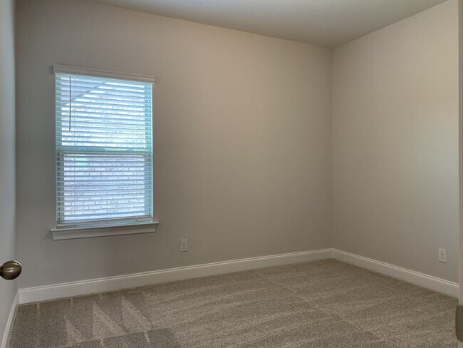 Building Photo - Available NOW!  Stunning 4 bed, 2.5 bath residence in the highly sought-after Foxland Harbor Golf...
