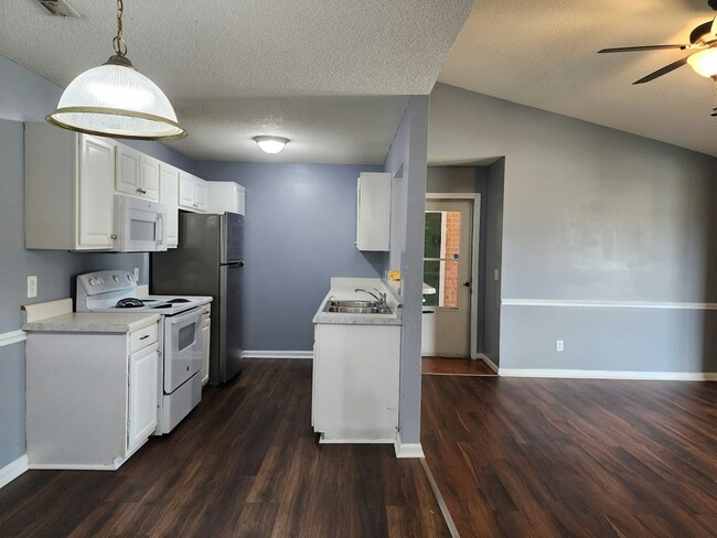 Building Photo - 527 3rd Loop Rd