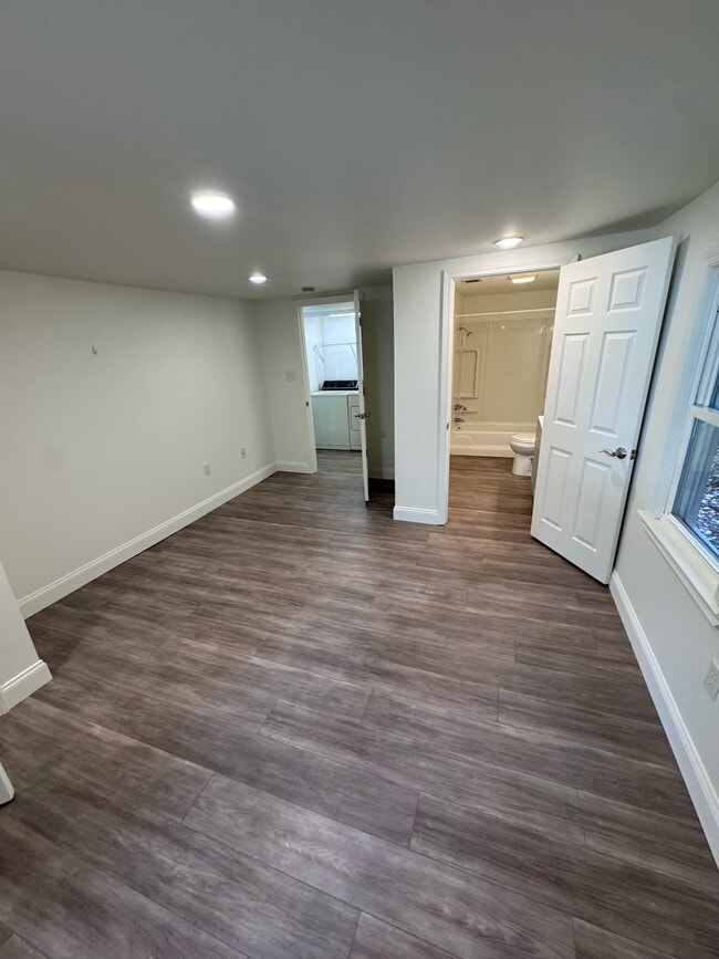 Building Photo - 113 Calhoun St