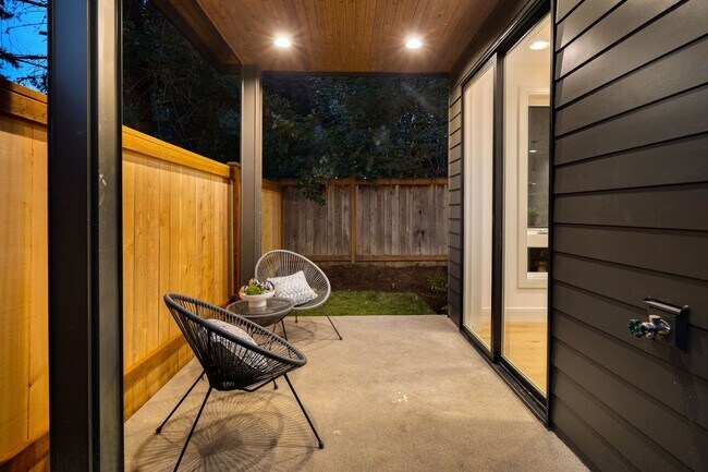 Building Photo - 2bd/3ba Kirkland Home