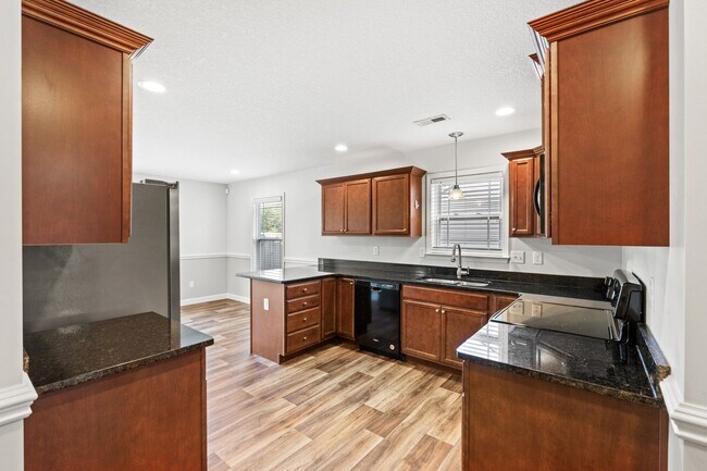 Building Photo - 3 BR, 2 BA 2-Car Garage Modern Ranch Livin...