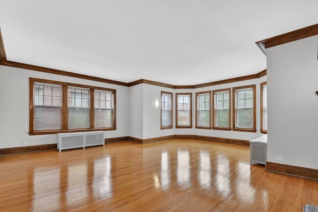 Building Photo - 6815 S Crandon Ave