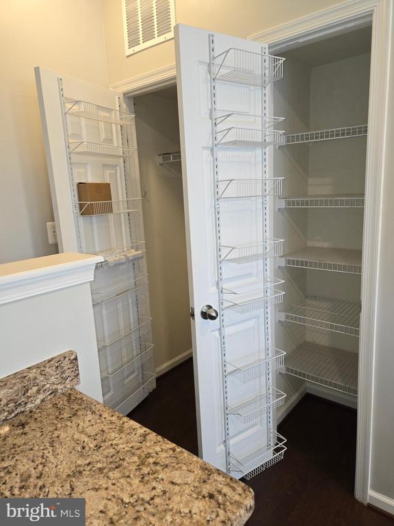 Building Photo - 5837 Bella Marie Wy