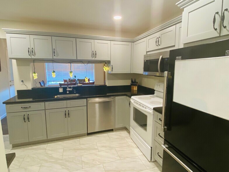 Building Photo - 328 Sierra Vista Ln