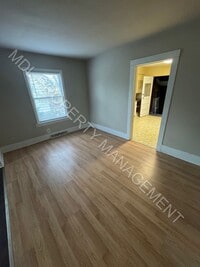 Building Photo - 2 Bedroom 1 Bath Single Family Home Available NOW!