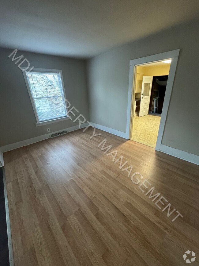 Building Photo - 2 Bedroom 1 Bath Single Family Home Availa...