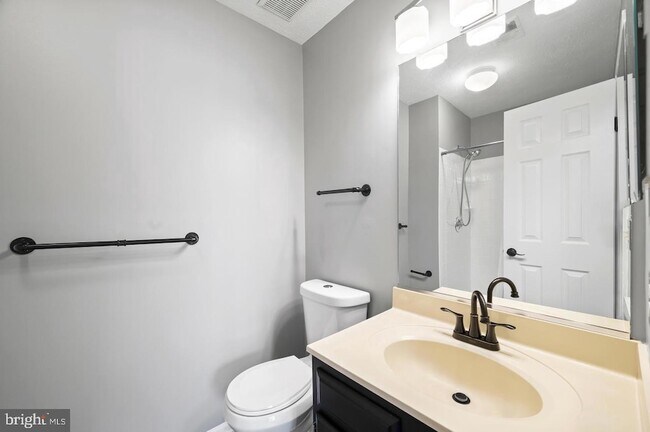 Building Photo - 611 Himes Ave