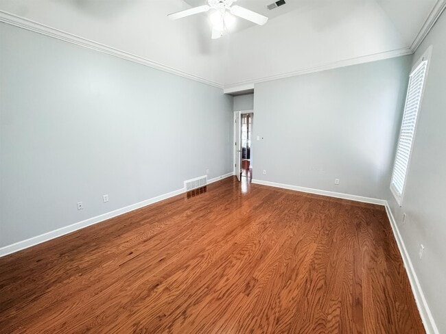 Building Photo - 472 Hunters Mill Cove