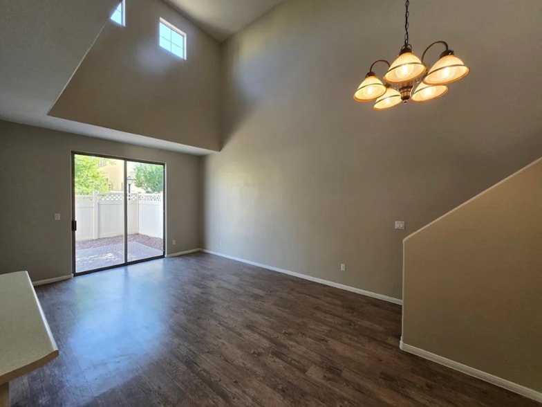 Building Photo - 747 piercey 16B Ct