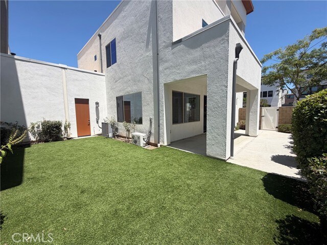 Building Photo - 178 Episode