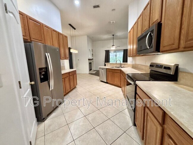 Building Photo - 614 Loire Ct