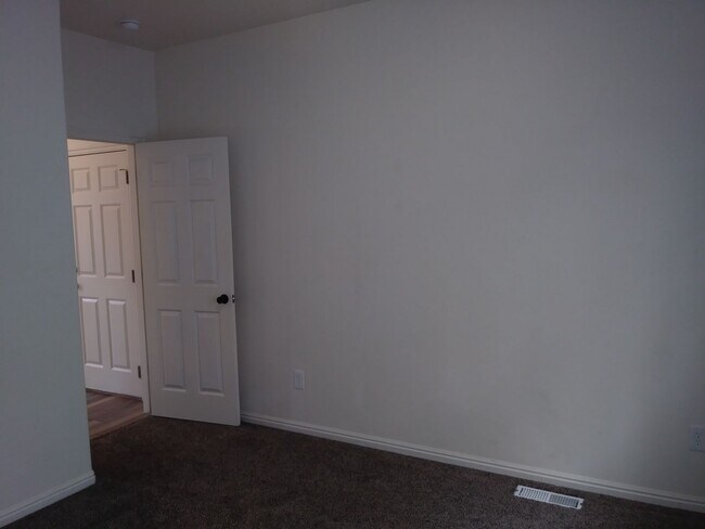 Building Photo - Gorgeous 5 Bedroom 3 Bathroom home in Lehi