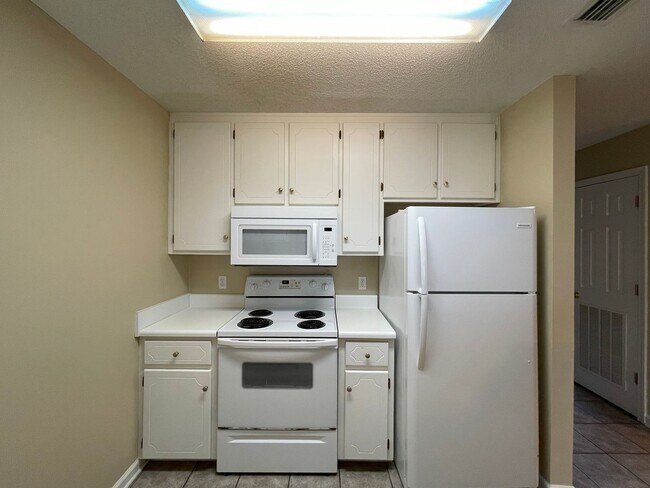 Building Photo - 101 S Spring View Dr