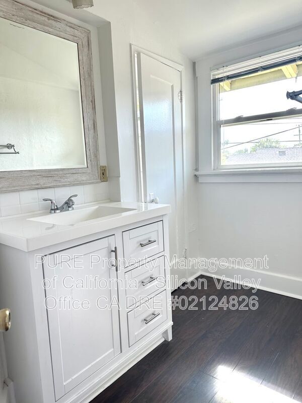 Building Photo - 373 Richmond Ave