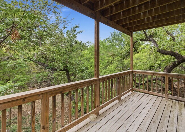 Building Photo - 3-bedroom, 2-bath home nestled in the Rolling Hills subdivision in Canyon Lake