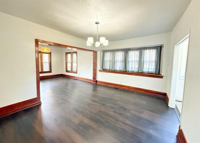 Building Photo - 1741 W Park Pl
