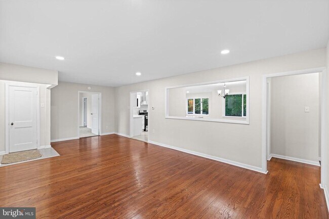 Building Photo - 705 Devon Rd