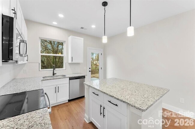 Building Photo - 1558 7th Ave Dr SW