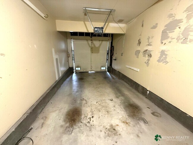 Building Photo - Remodeled 2-Bedroom Home with City Views in Daly City