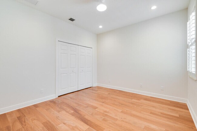 Building Photo - 4644 Cadiz Cir