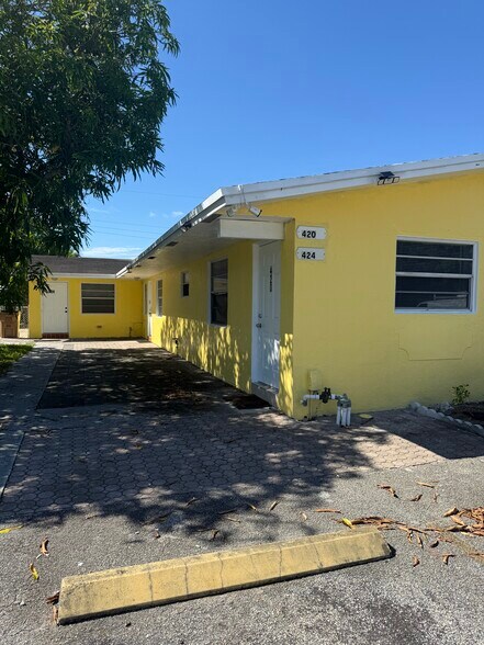 Building Photo - 420 NE 44th St