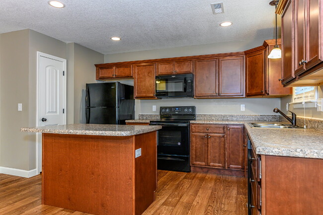 Building Photo - Charming 3-bed, 2-bath, 2017-construction ...