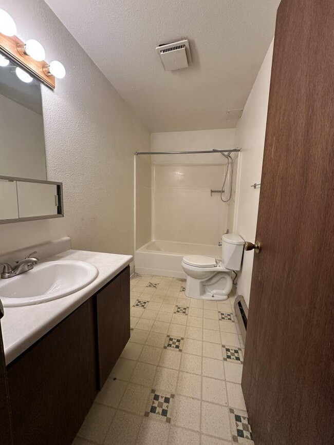 Building Photo - 2 bedroom in Billings MT 59102