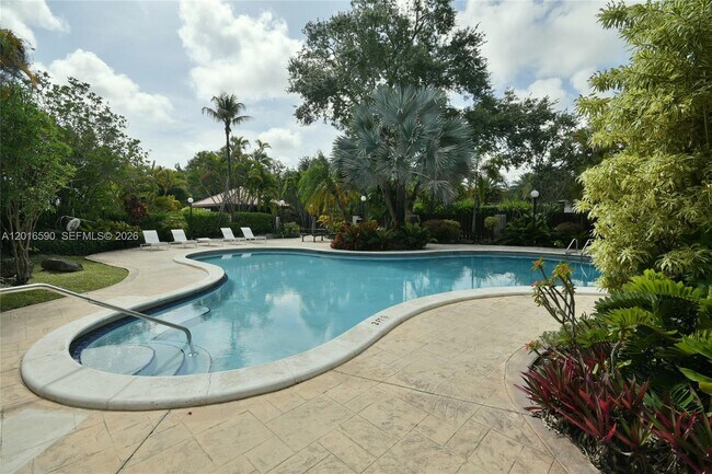 Building Photo - 6884 N Kendall Dr
