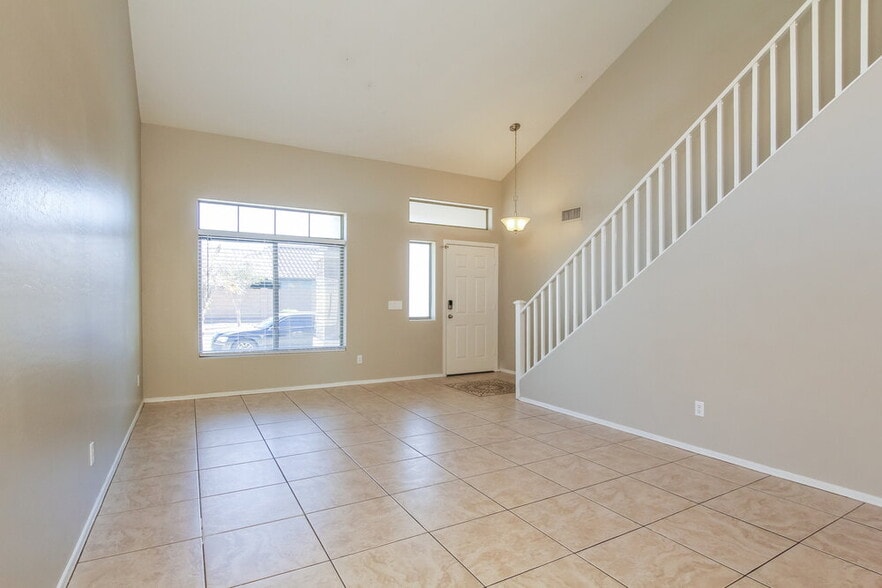 Building Photo - 6216 S 52nd Dr