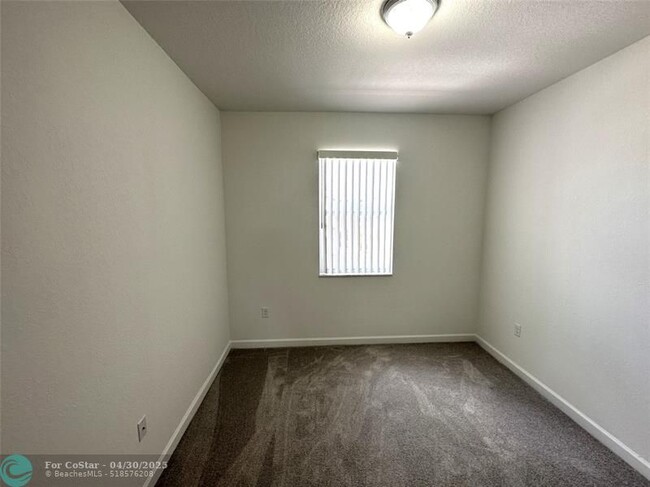 Building Photo - 2364 NW 131st Cir