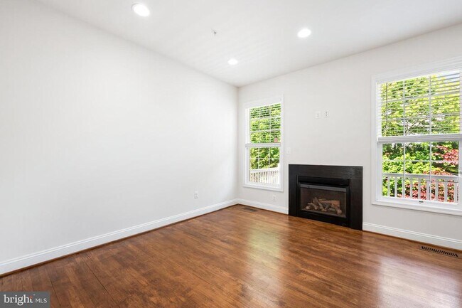 Building Photo - 8342 Broderick Cir