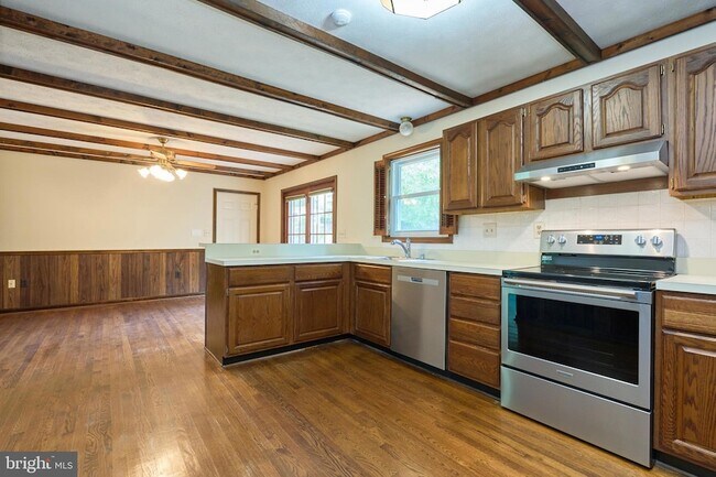 Building Photo - 8332 Hilltop Ave