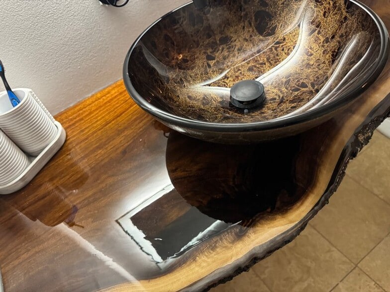 Building Photo - 1913 Newhaven Dr