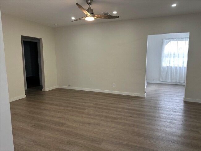 Building Photo - 1834 Fletcher St