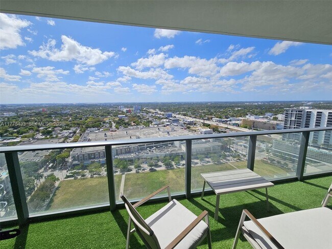 Building Photo - 121 NE 34th St