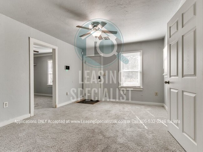 Building Photo - MOVE IN SPECIAL! Charming NW Oklahoma City...