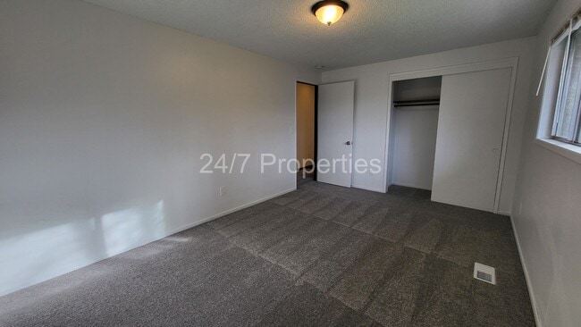 Building Photo - 3BD I 2BA Home w/ Large Yard - Beaverton!